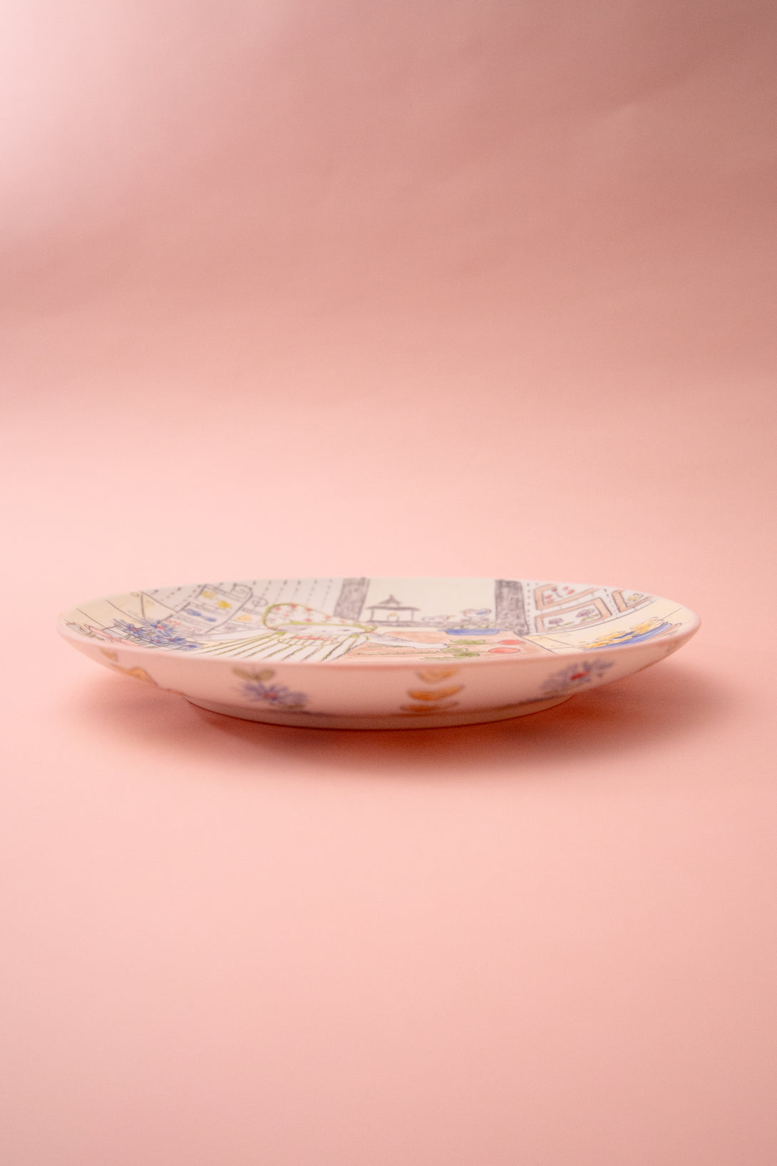 Plate with floral pattern on a pink background