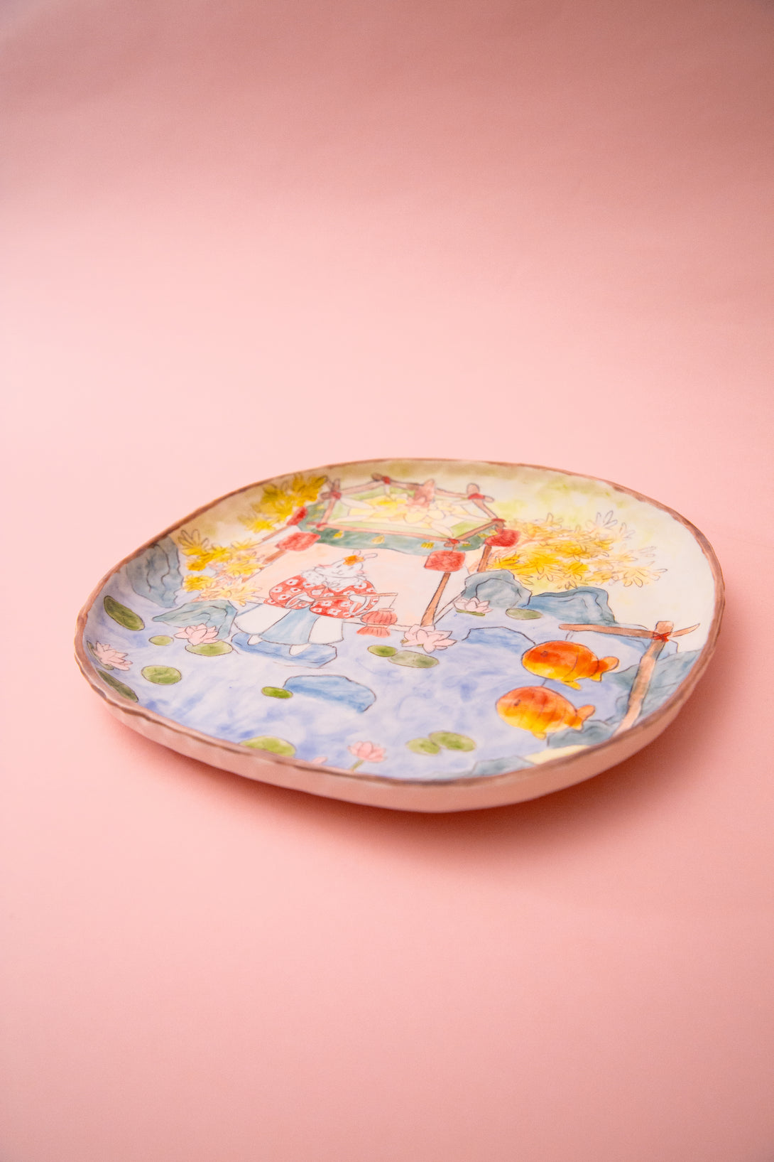 Plate with artistic design on a pink background